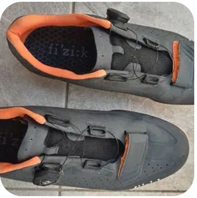 Used Fizik R5 Shoes 43/44 28.5cm bike — image 1 of 4