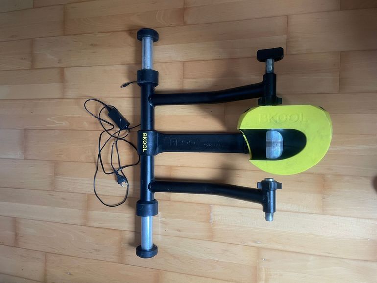 Used Bkool smart pro 2 2019 bike — image 4 of 4