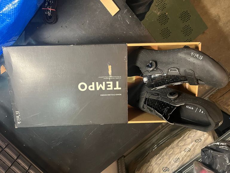 Used Fizik Tempo over curve R5 nere bike — image 1 of 6