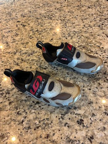 Girneau, Shoes
