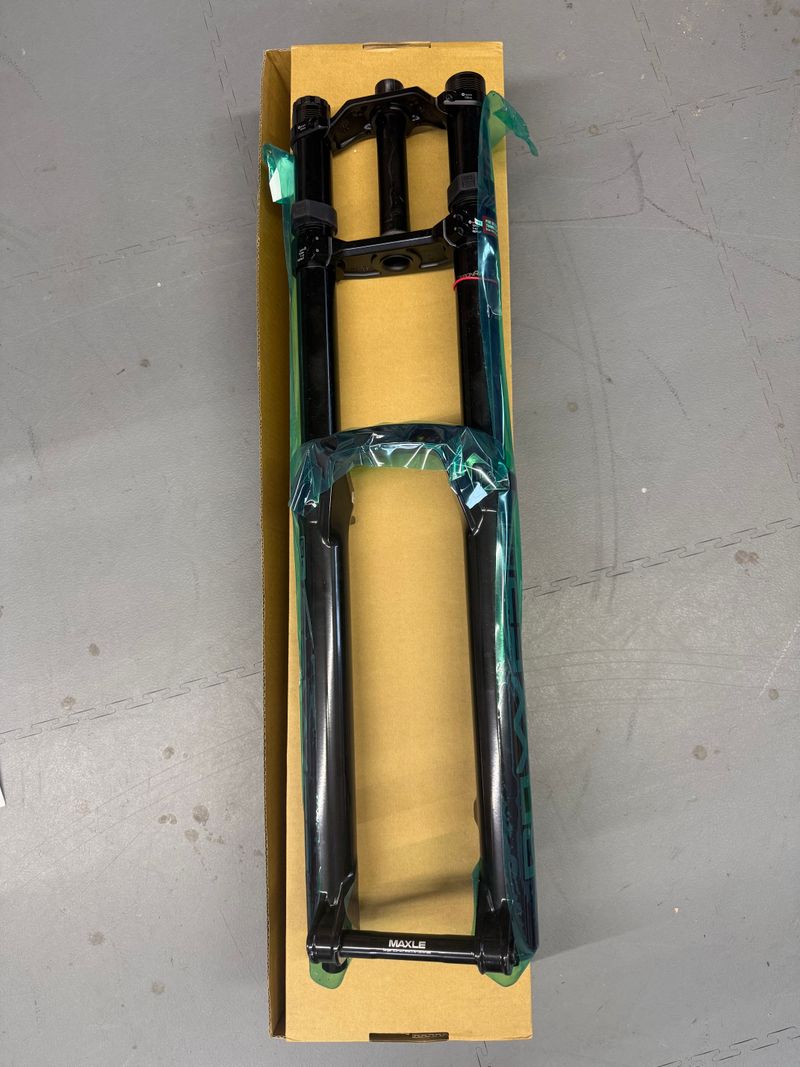 Used RockShox BoXXer Base 2026 Fork