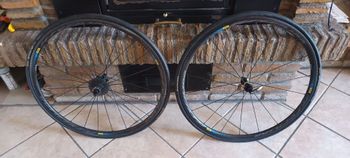 Used Mavic ksiryum carbon 2018 bike — image 1 of 4
