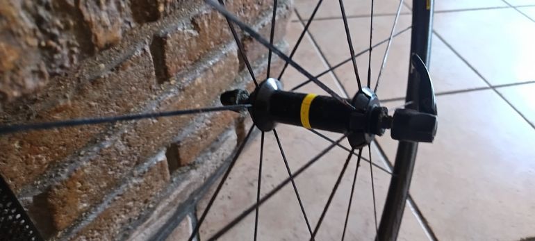 Used Mavic ksiryum carbon 2018 bike — image 4 of 4