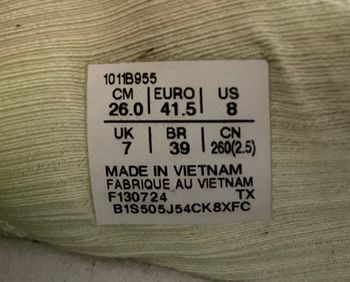 Used Asics Novablast 4 Paris Vert Jaune 2025 bike — image 3 of 4