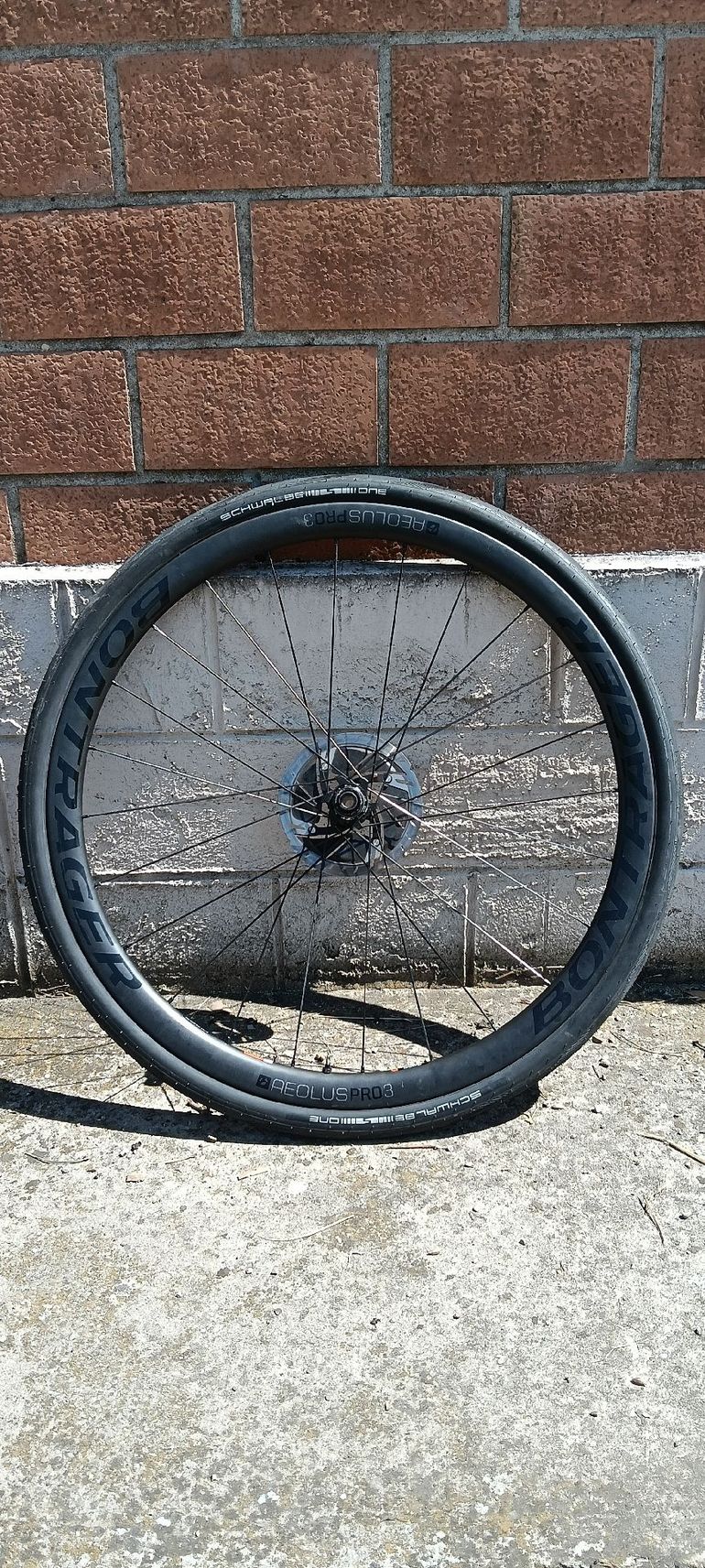 Used Bontrager Carbon Fiber Wheels bike — image 5 of 6
