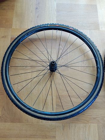Used Shimano WH-RS171 700c Disc Wheelset bike — image 11 of 14