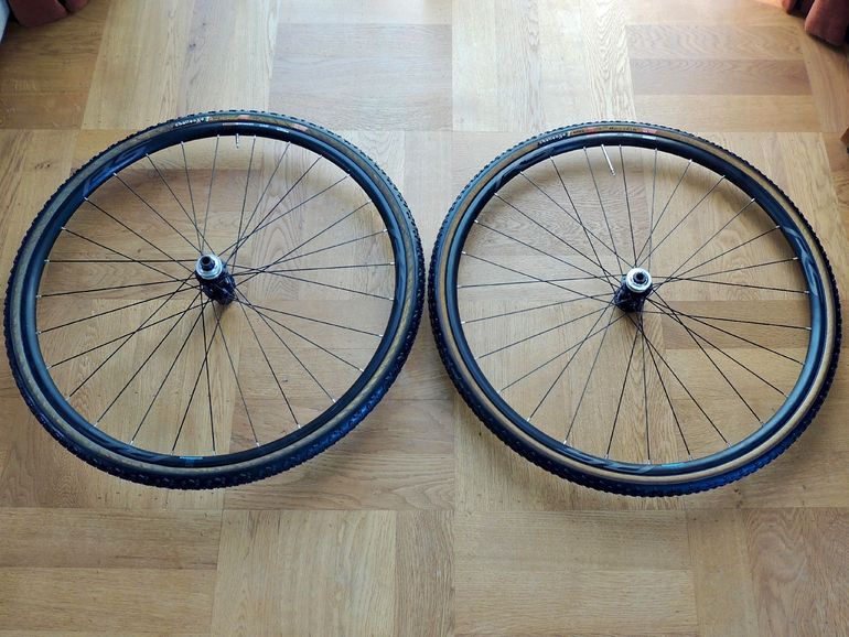 Used Shimano WH-RS171 700c Disc Wheelset bike — image 1 of 14