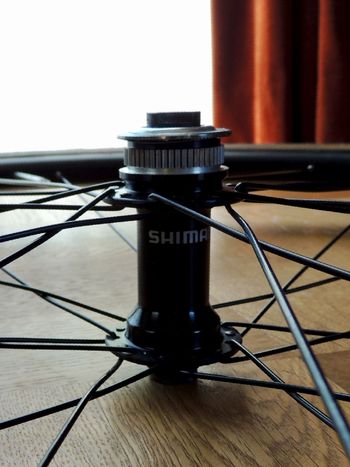 Used Shimano WH-RS171 700c Disc Wheelset bike — image 7 of 14