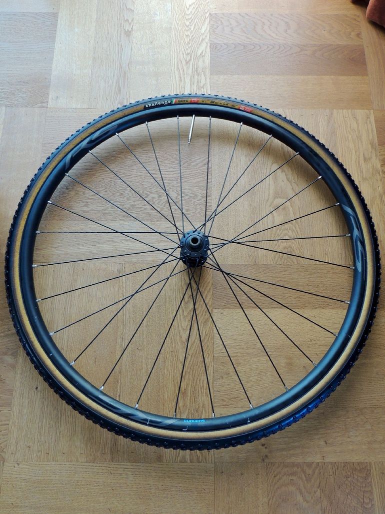 Used Shimano WH-RS171 700c Disc Wheelset bike — image 9 of 14