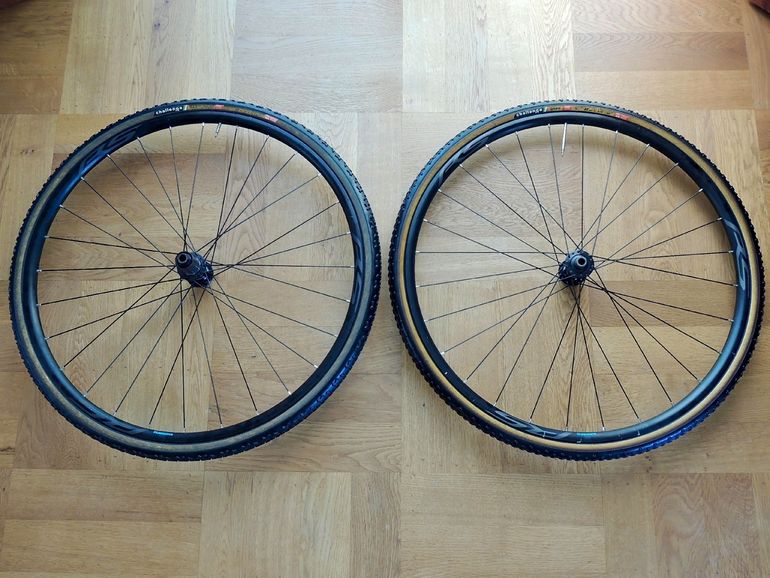 Used Shimano WH-RS171 700c Disc Wheelset bike — image 8 of 14