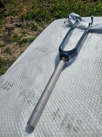 Used Giant Revolt Fork bike — image 3 of 10