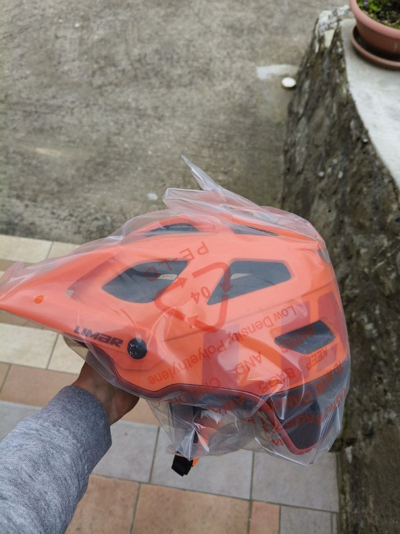 Used Limar Delta Matt bright red bike — image 2 of 5