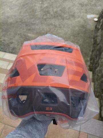 Used Limar Delta Matt bright red bike — image 3 of 5