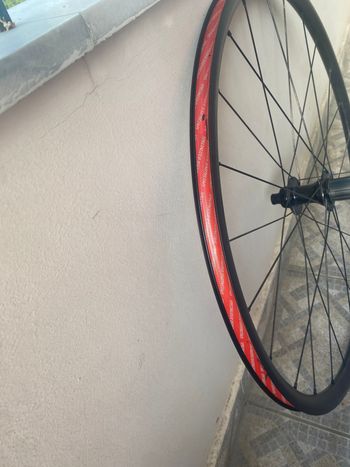 Used Dt Swiss R 470 Wheelset 2025 bike — image 3 of 9