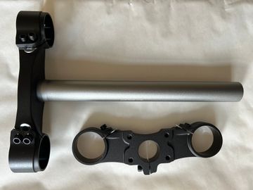 Used Fox 40 Lower Crown-Steerer + Upper Crown 44 mm Offset bike — image 3 of 4