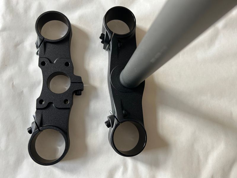 Used Fox 40 Lower Crown-Steerer + Upper Crown 44 mm Offset bike — image 4 of 4