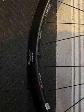 Used Giant SLR 2 42 Disc WheelSystem 2025 bike — image 4 of 7
