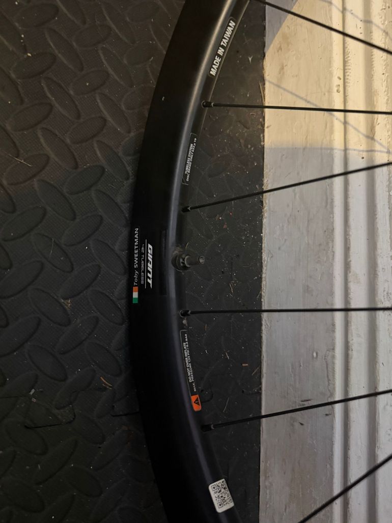 Used Giant SLR 2 42 Disc WheelSystem 2025 bike — image 4 of 7