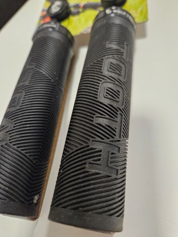 Used Wolf Tooth Echo Lock-On Grips 2026 bike — image 3 of 7