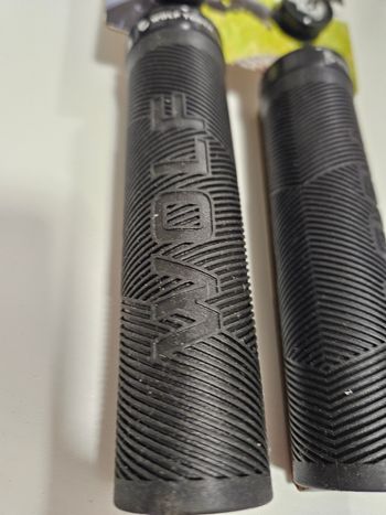 Used Wolf Tooth Echo Lock-On Grips 2026 bike — image 4 of 7