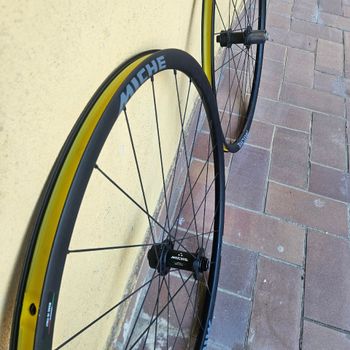 Used Miche Syntium AXY DX Tubeless Ready Disco Corpetto Shimano bike — image 4 of 5