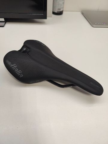 Used Selle Italia SLR Boost TM Saddles & Seatposts