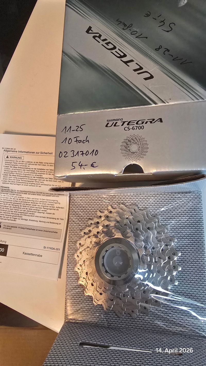 Tweedehands Shimano Ultegra CS-6700 10-speed Cassette Drivetrain & Pedals