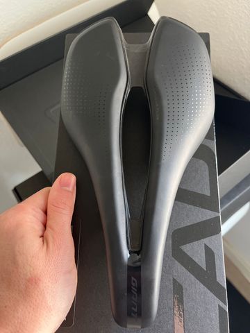 Giant Sillin Saddles & Seatposts usato