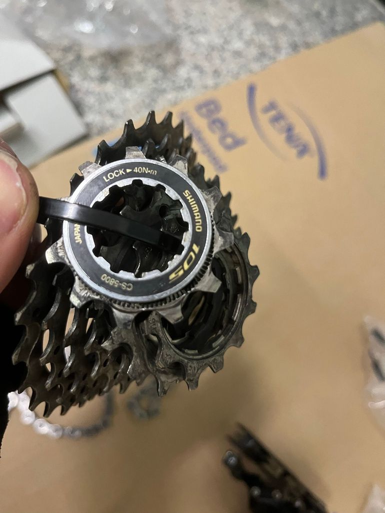 Used Shimano Deragliatore Posteriore e Pacco Pignoni 105 2018 bike — image 2 of 5