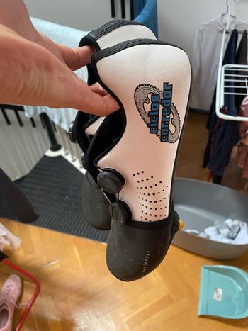 Used Genius Carrerera Shoes 2024 bike — image 3 of 4