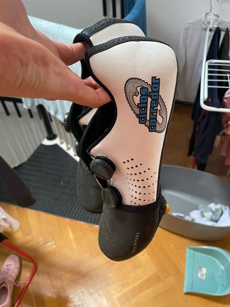 Used Genius Carrerera Shoes 2024 bike — image 3 of 4