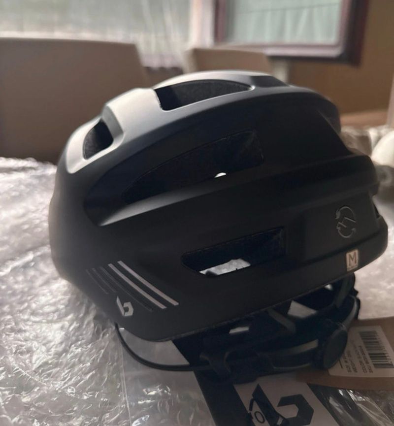 Używany bolle Cycling Helmet 2025 bike — zdjęcie 6 z 8