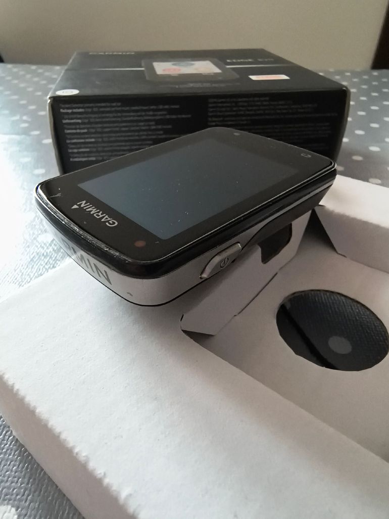 Used Garmin Edge 820 GPS Cycling Computer bike — image 2 of 8