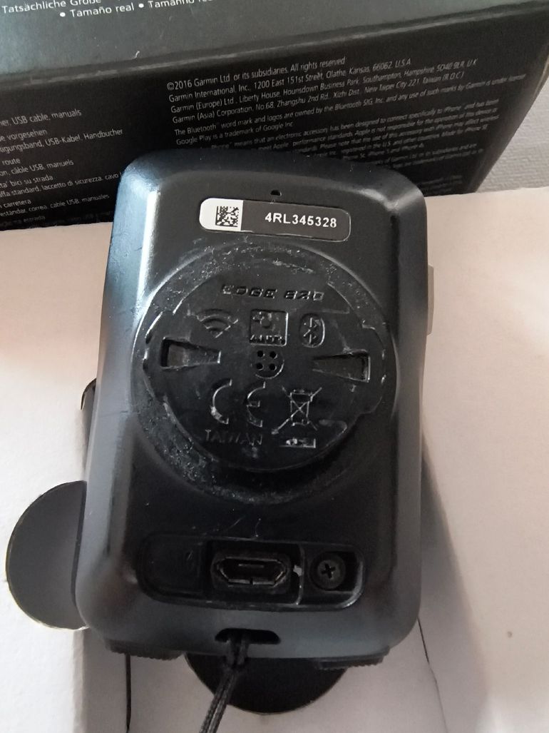 Used Garmin Edge 820 GPS Cycling Computer bike — image 4 of 8