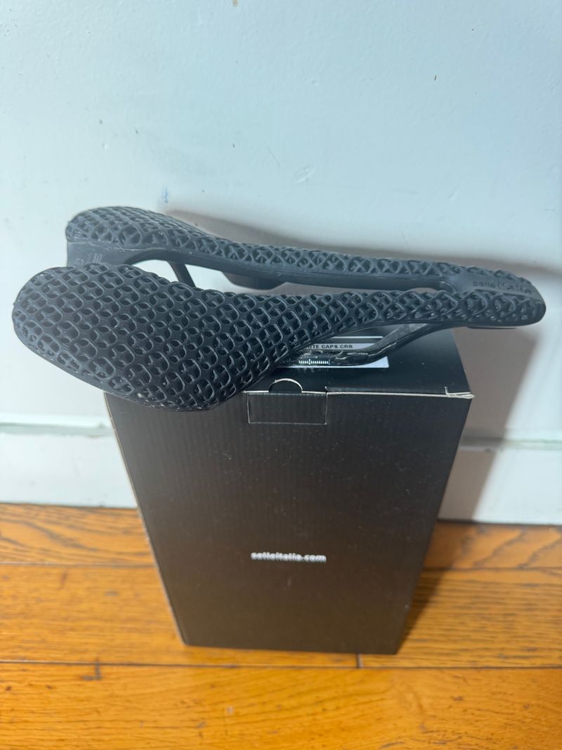 Używany Selle Italia SLR 3D Kit Carbonio Superflow Saddles & Seatposts