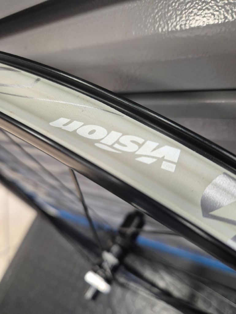 Used Vision Team AGX i23 Wheelset 2026 bike — image 10 of 11