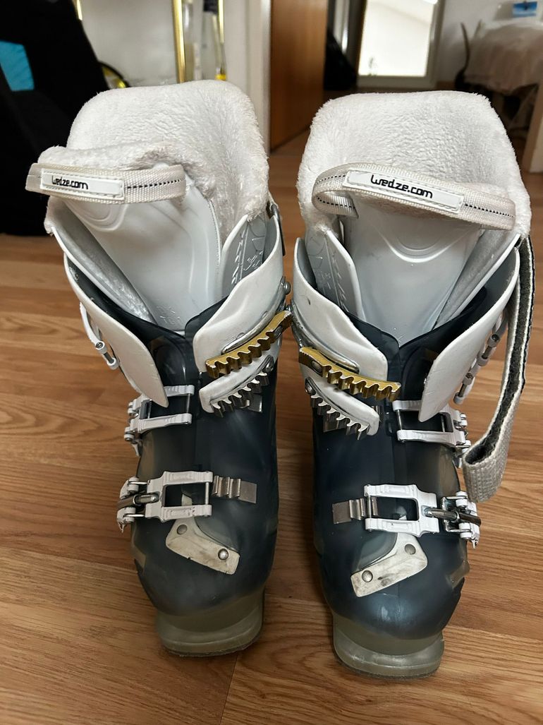 Used wedze Wedze ski boots for begginers bike — image 1 of 5