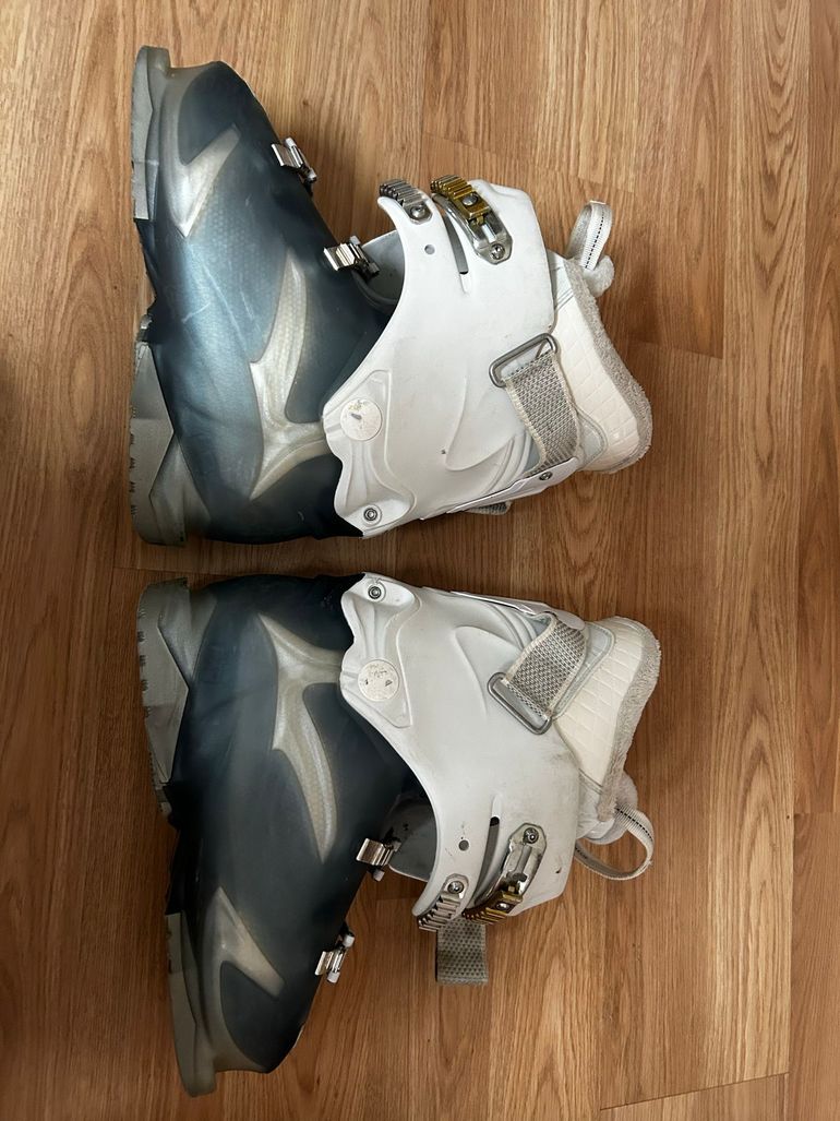Used wedze Wedze ski boots for begginers bike — image 2 of 5