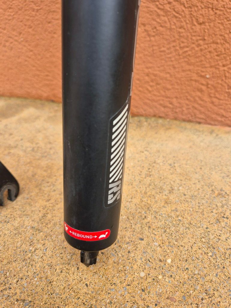 Used RockShox Tora 2012 bike — image 4 of 5