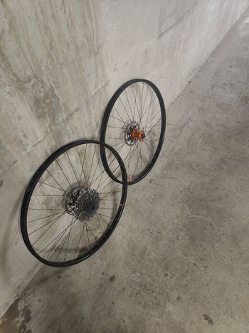Aivee, roues artisanales moyeux