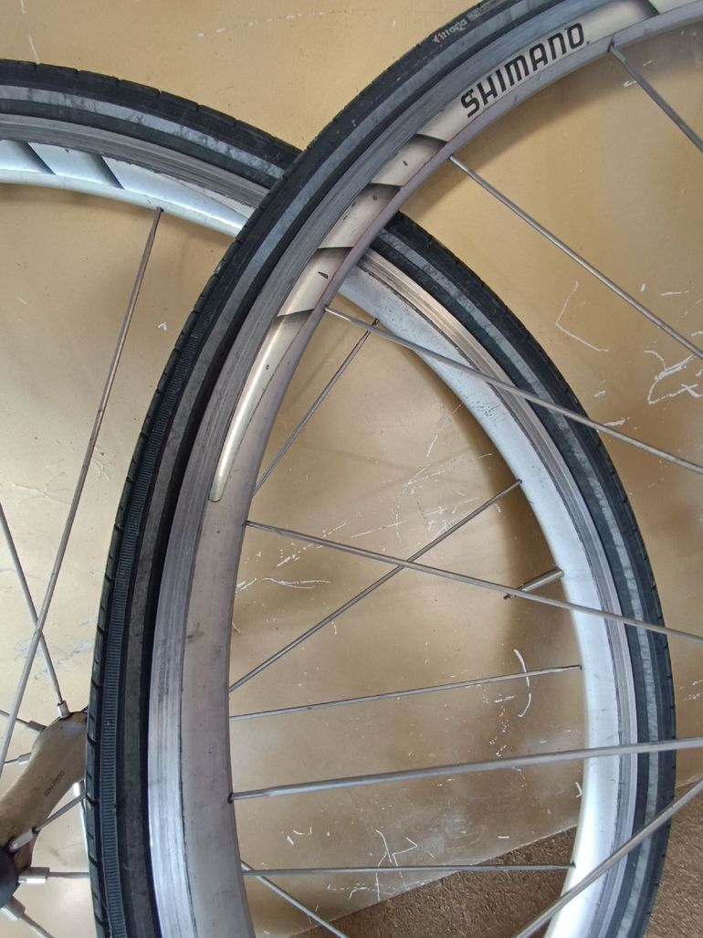 Used Shimano WH-R550 10 Vitesses bike — image 3 of 4