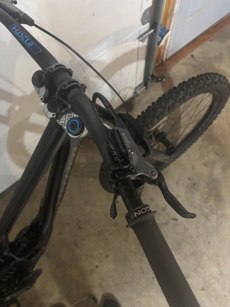 Used Specialized Demo Expert 2024 bike — image 5 of 5