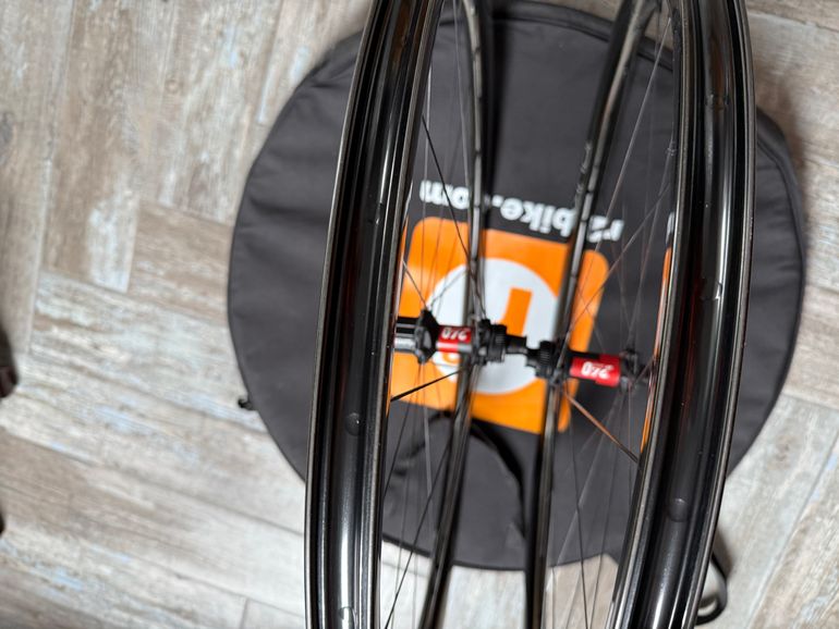 Używany Dt Swiss Wheelset 28" Duke, 240 bike — zdjęcie 3 z 7