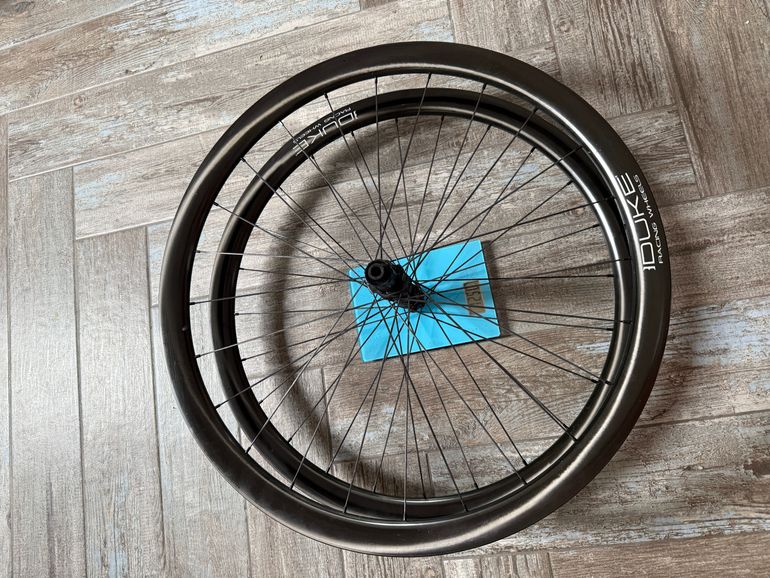 Używany Dt Swiss Wheelset 28" Duke, 240 bike — zdjęcie 5 z 7