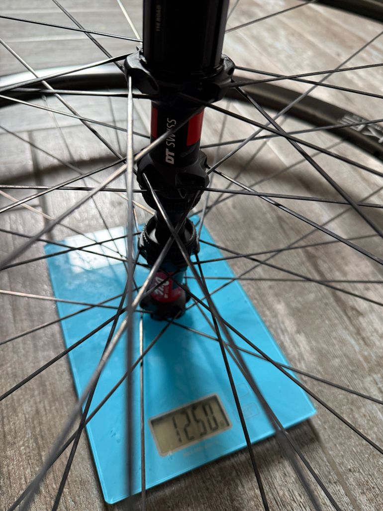 Używany Dt Swiss Wheelset 28" Duke, 240 bike — zdjęcie 6 z 7