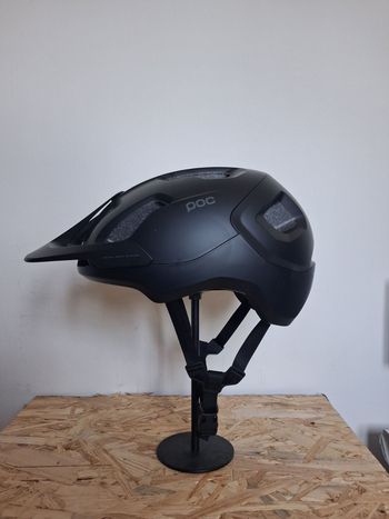 Used POC Axion 2023 bike — image 1 of 7