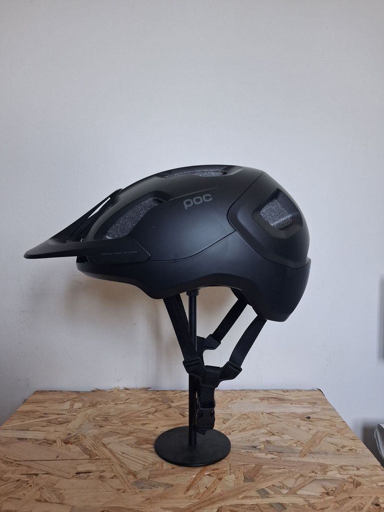 Used POC Axion 2023 bike — image 1 of 7