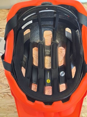 Używany POC AXION RACE MIPS 2025 bike — zdjęcie 6 z 7