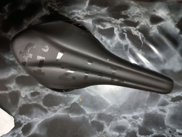 Used Fizik SELLA FI.ZI:K AIRONE V5 WING.FLEX bike — image 1 of 6