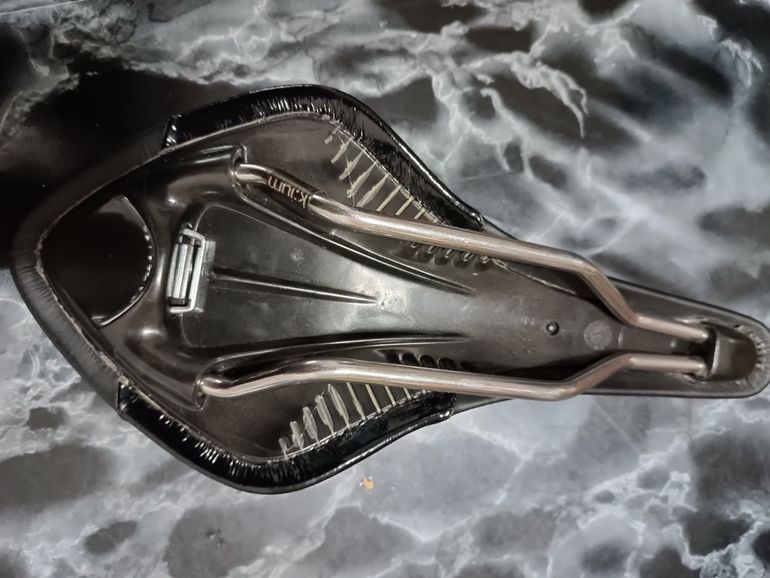 Used Fizik SELLA FI.ZI:K AIRONE V5 WING.FLEX bike — image 6 of 6